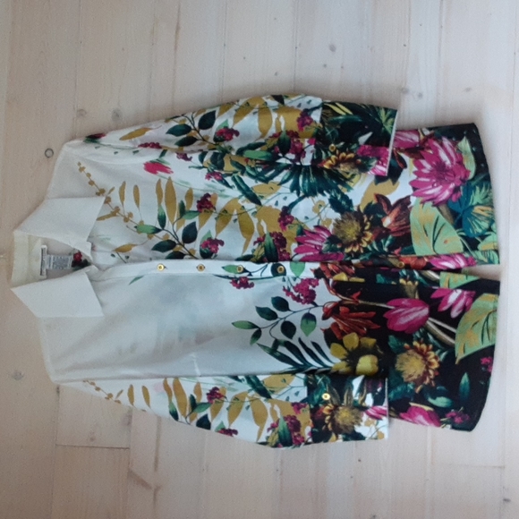 Mishca Tops - Mishca floral tunic. Medium. 100% cotton.